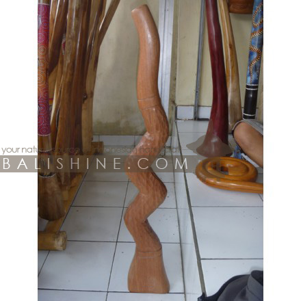 Balishine: Your natural source of indonesian handicraft presents in its Various collection the Didjeridoo:412TJA606455:This borneo didjeridoo is a handicraft of Bali made from borneo wood.  