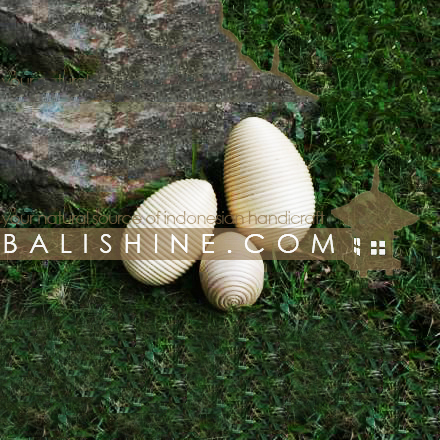 Balishine: Your natural source of indonesian handicraft presents in its Various collection the Maracas:412CIK603530:3 eggs maracas are a handicraft of Bali made from rotan.  