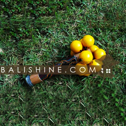 Balishine: Your natural source of indonesian handicraft presents in its Various collection the Natural Maracas:412CIK603526:This maracas is a handicraft of Bali made from bamboo with an yellow painting plastic balls.  