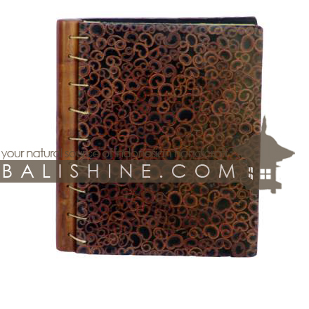 Balishine: Your natural source of indonesian handicraft presents in its Various collection the Notebook:45DIV17859:This notebook is produced in Bali made from teak wood with natural parfumed tropical spice known as cinamon with resin. Inside 40 pages with recycle paper.  