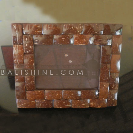 Balishine: Your natural source of indonesian handicraft presents in its Various collection the Photo Frame :45HIN196829:This photo frame is made from MDF wood with coconut shell finishing.  photo 2R