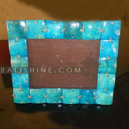 Balishine: Your natural source of indonesian handicraft presents in its Various collection the Photo Frame :45HIN196831:This photo frame is made from MDF wood with coconut shell finishing.  photo 2R