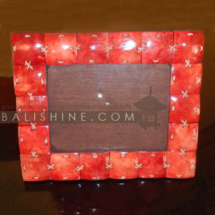Balishine: Your natural source of indonesian handicraft presents in its Various collection the Photo Frame :45HIN196833:This photo frame is made from MDF wood with coconut shell finishing.  photo 2R