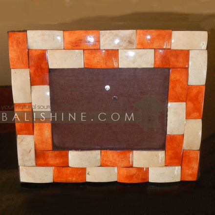 Balishine: Your natural source of indonesian handicraft presents in its Various collection the Photo Frame :45HIN196837:This photo frame is made from MDF wood with coconut shell finishing.  photo 2R