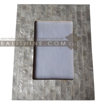 Balishine: Your natural source of indonesian handicraft presents in its Various collection the Photo Frame :45HIN197771:This photo frame is made from MDF wood with natural capiz shell mosaic finishing. Size 3R.  Other size and design, please contact us.