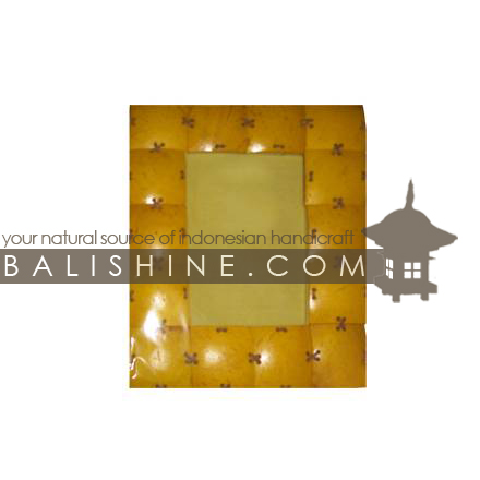 Balishine: Your natural source of indonesian handicraft presents in its Various collection the Photo Frame Set Of 3:45JAS192982:This set of 3 photos frame  is produced in Bali made from coconut.  Yellow color