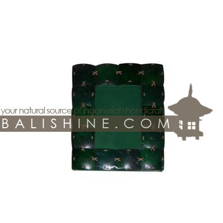 Balishine: Your natural source of indonesian handicraft presents in its Various collection the Photo Frame Set Of 3:45JAS192983:This set of 3 photos frame  is produced in Bali made from coconut.  Green color