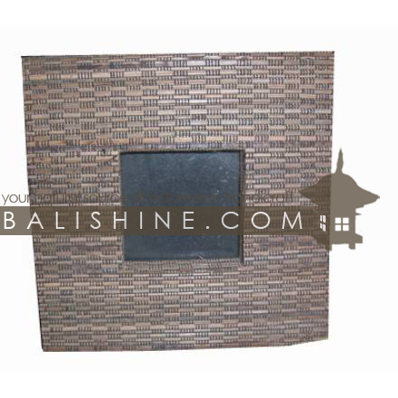 Balishine: Your natural source of indonesian handicraft presents in its Various collection the Photo Frame Set Of 3:45JAS193007:This set of 3 square photos frame  is produced in Bali made from coconut.  Natural color