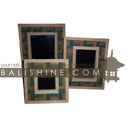 Balishine: Your natural source of indonesian handicraft presents in its Various collection the Photo Frame Set Of 3:45JAS193010:This set of 3 photos frame  is produced in Bali made from coconut.  Green and yellow color