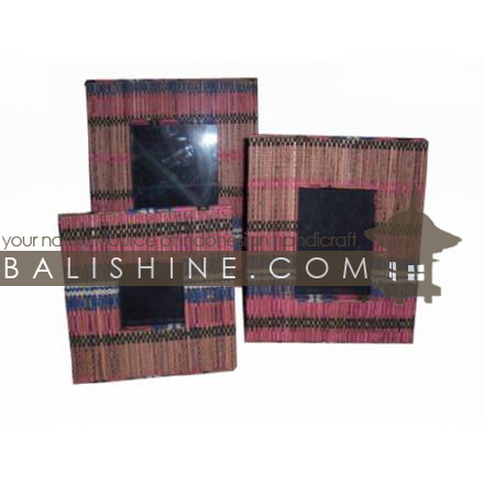 Balishine: Your natural source of indonesian handicraft presents in its Various collection the Photo Frame Set Of 3:45JAS193011:This set of 3 photos frame  is produced in Bali made from coconut.  Mix color