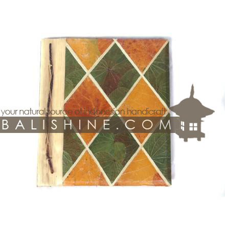 Balishine: Your natural source of indonesian handicraft presents in its Various collection the Photos Album:45BIP18919:This photo album  is produced in Bali made from 7 different  exotic leaf for the cover and 10 pages with recycle paper inside.  Inside maximum 40 photos 15X10 cm.