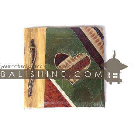 Balishine: Your natural source of indonesian handicraft presents in its Various collection the Photos Album:45BIP18921:This photo album  is produced in Bali made from 7 different  exotic leaf for the cover and 10 pages with recycle paper inside.  Inside maximum 20 photos 15X10 cm.