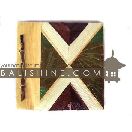 Balishine: Your natural source of indonesian handicraft presents in its Various collection the Photos Album:45BIP18927:This photo album  is produced in Bali made from 7 different  exotic leaf for the cover and 10 pages with recycle paper inside.  Inside maximum 20 photos 15X10 cm.